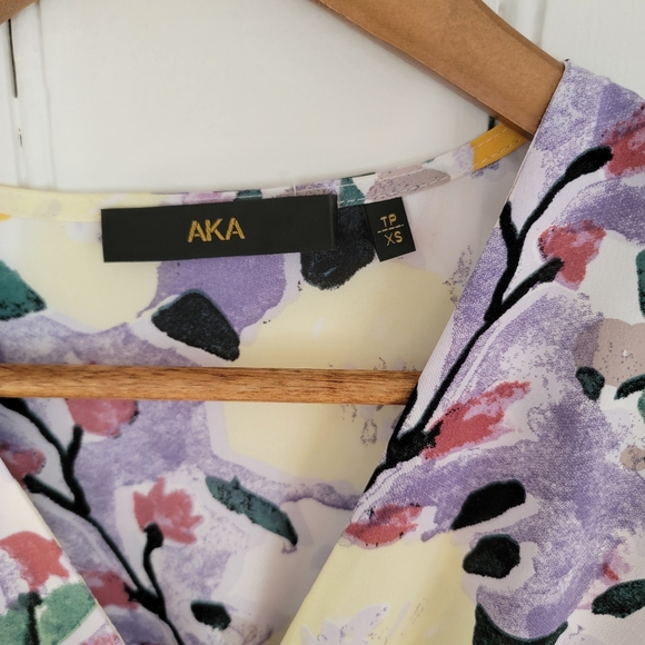 Floral short dress with long sleeves - Picture 6 of 11